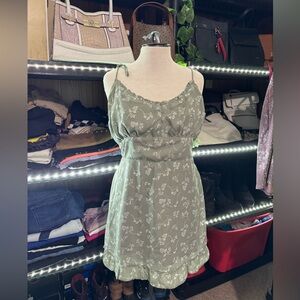 New Abercrombie & Fitch floral green mini dress with scrunchie Large ruffled hem